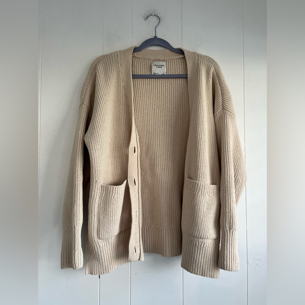 Abercrombie & Fitch Oversized Cream Cardigan
Buttons Pockets Size Small - Picture 2 of 15